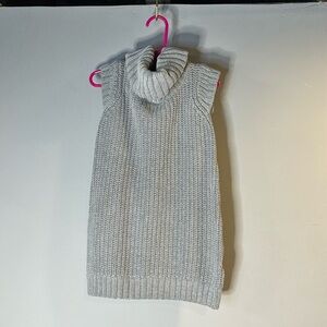 Grey turtle neck knit sleeveless tunic